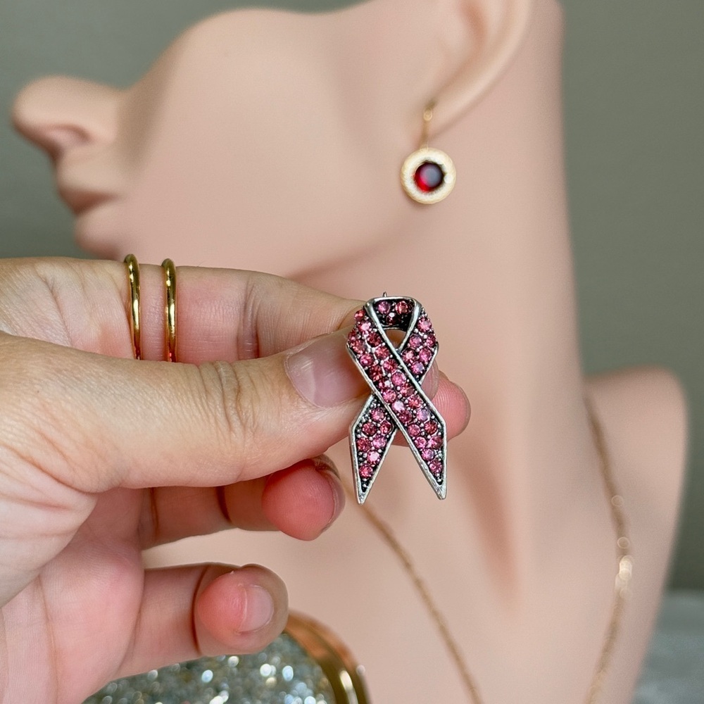 ⚜️💖 Elegant Pink Ribbon Brooch 🫶🏼💗 - Picture 4 of 7